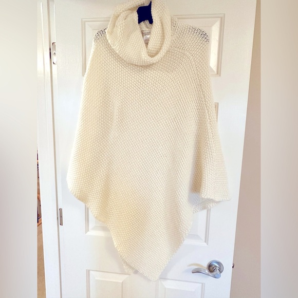 Cozy wool blend poncho - Picture 1 of 5
